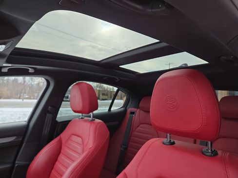 Used 2022 Alfa Romeo Stelvio Veloce image 29