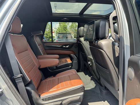 Used 2023 GMC Yukon Denali Ultimate w/ LPO, Floor Liner Package image 12