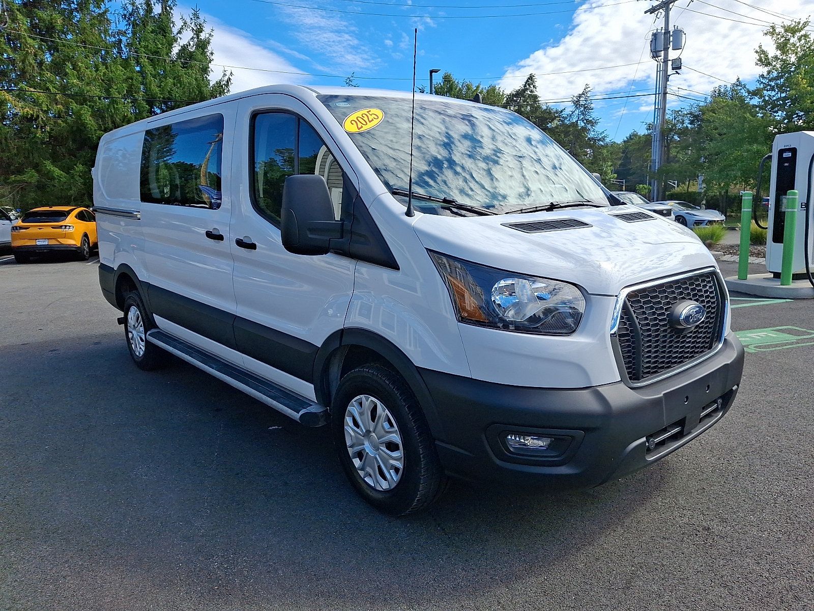 Used 2025 Ford Transit 250 Low Roof w/ Exterior Upgrade Package RWD image 3
