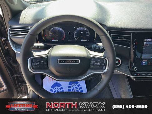 Used 2024 Jeep Wagoneer Series II w/ Flexible Seating Group image 8