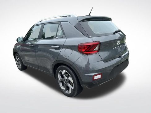 Used 2025 Hyundai Venue SEL FWD image 5