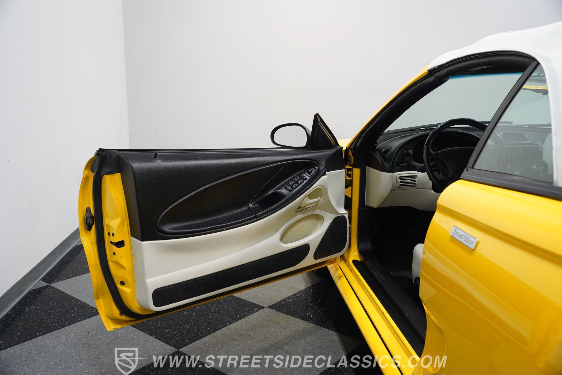 Used 1995 Ford Mustang GT RWD image 34
