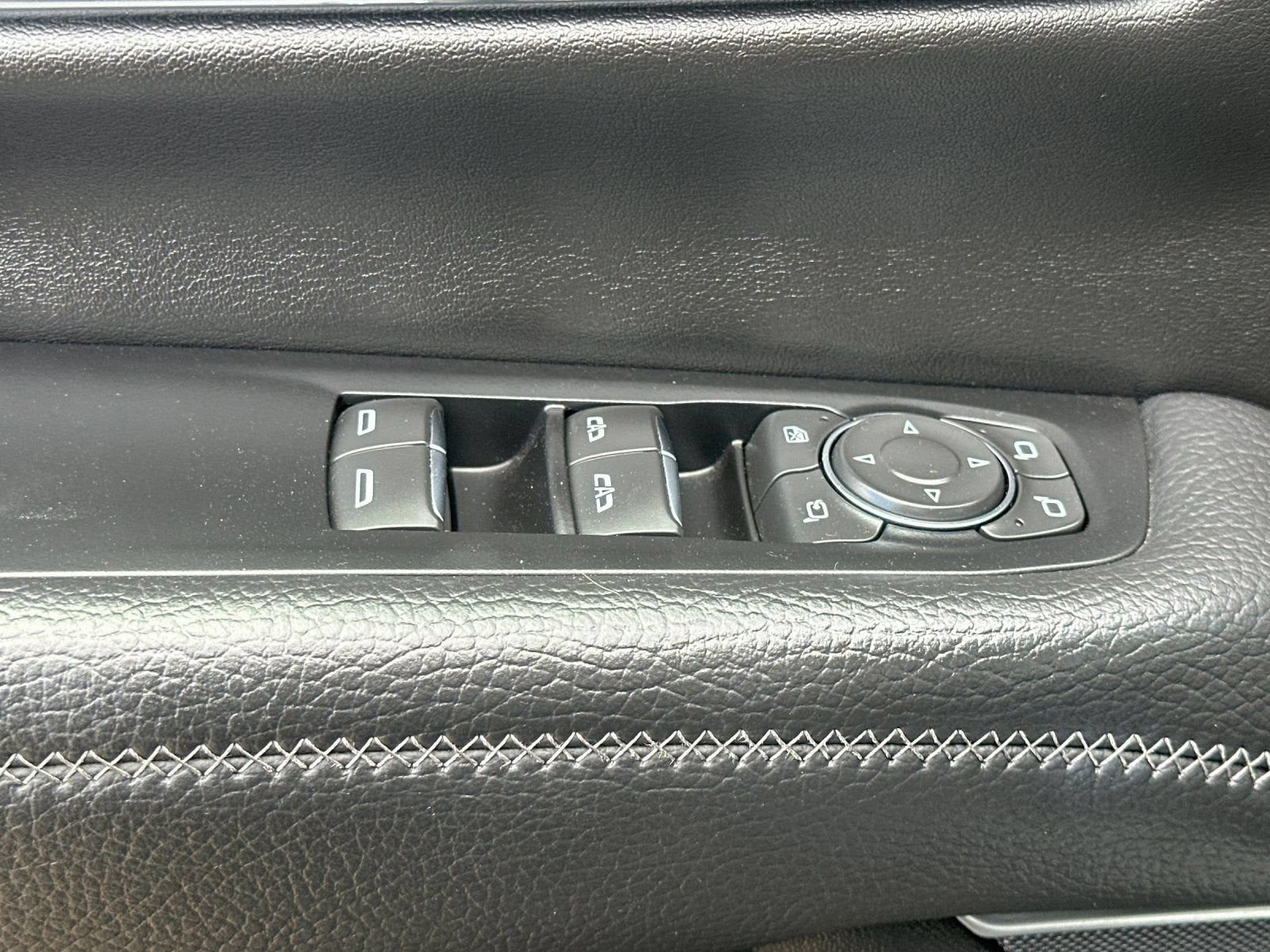Used 2025 GMC Yukon Denali AWD/4WD image 11