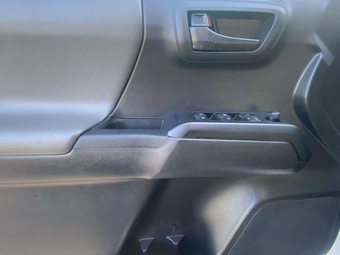 Used 2022 Toyota Tacoma SR AWD/4WD image 17