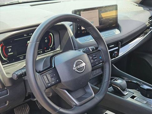 Used 2026 Nissan Rogue SL FWD image 2