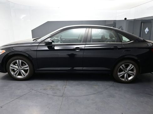 Used 2024 Volkswagen Jetta SE FWD image 8
