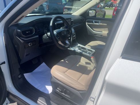 Used 2023 Ford Explorer XLT w/ Equipment Group 202A AWD/4WD image 26