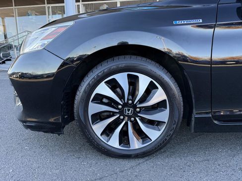 Used 2017 Honda Accord Touring image 10