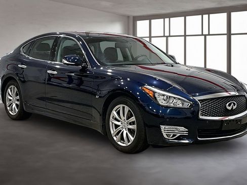 Used 2019 INFINITI Q70 Luxe image 11