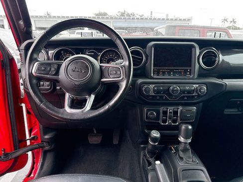 Used 2022 Jeep Wrangler Unlimited Sahara image 25