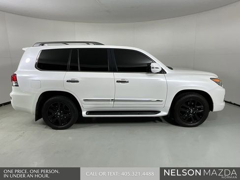 Used 2013 Lexus LX 570 4WD w/ Luxury Pkg image 9
