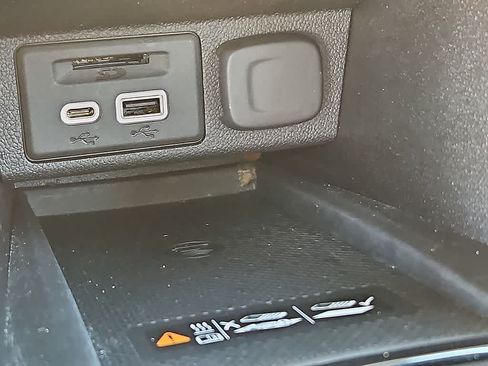 Used 2023 Chevrolet Bolt EUV LT w/ Convenience Package FWD image 22
