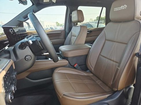 Used 2025 Chevrolet Tahoe High Country AWD/4WD image 8