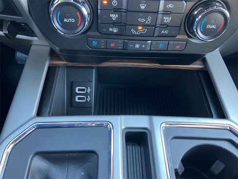 Used 2019 Ford F150 Lariat image 26