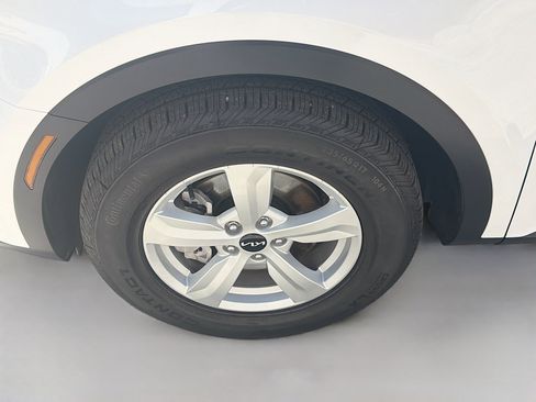 Used 2025 Kia Sorento LX FWD image 34