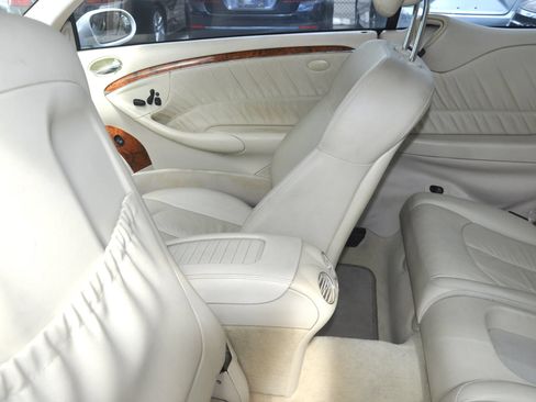 Used 2006 Mercedes-Benz CLK 350 Coupe image 25