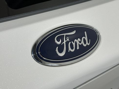 Used 2021 Ford Explorer XLT image 35