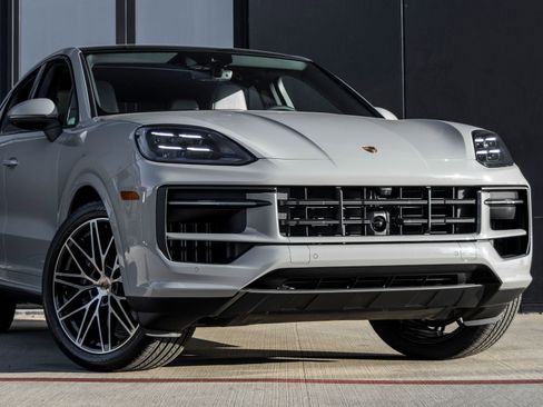 Certified 2026 Porsche Cayenne Coupe AWD/4WD image 9