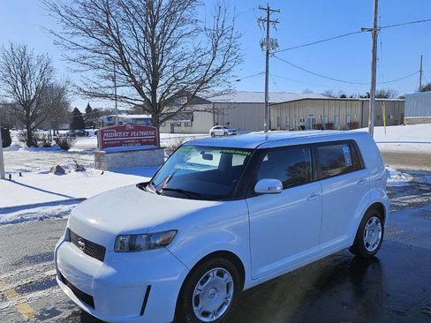 Used 2010 Scion xB image 1