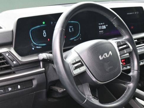 Used 2024 Kia Telluride LX image 37