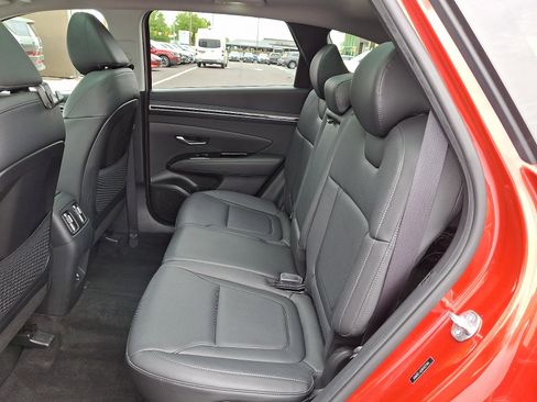 Certified 2023 Hyundai Tucson Limited AWD/4WD image 10