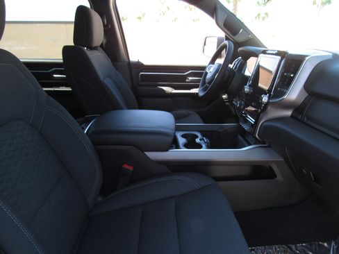 Used 2026 RAM 1500 Big Horn AWD/4WD image 8