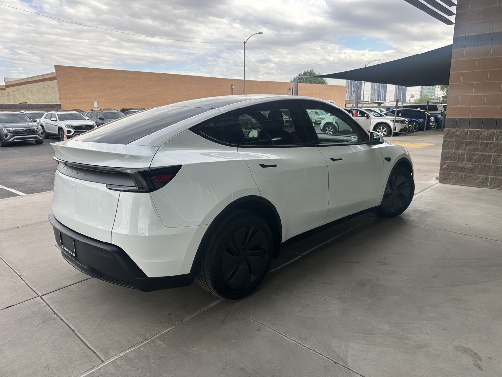 Used 2026 Tesla Model Y Long Range RWD image 3