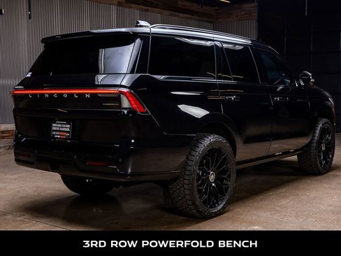 Used 2025 Lincoln Navigator Reserve w/ Jet Appearance Package image 10