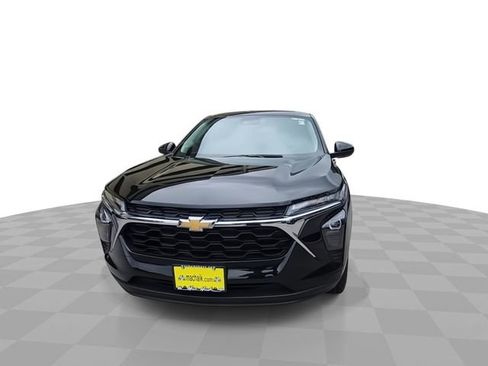Used 2024 Chevrolet Trax LS w/ LS Convenience Package FWD image 3