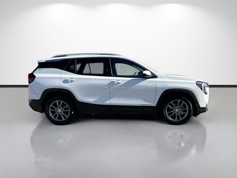 Used 2024 GMC Terrain SLT image 2
