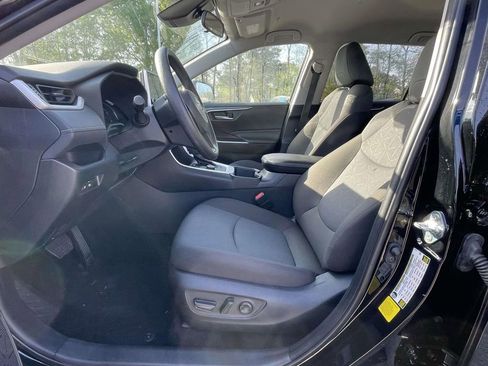 Used 2025 Toyota RAV4 XLE AWD/4WD image 11