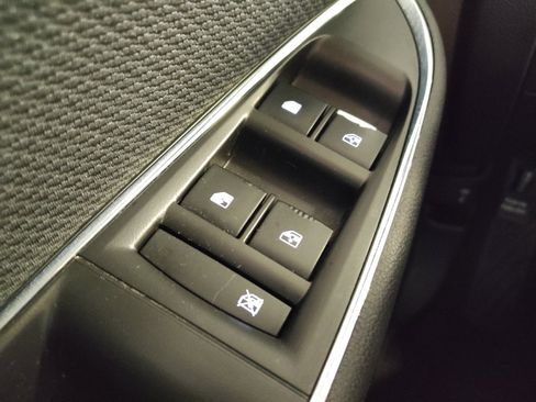 Used 2017 Chevrolet Cruze LS FWD image 27