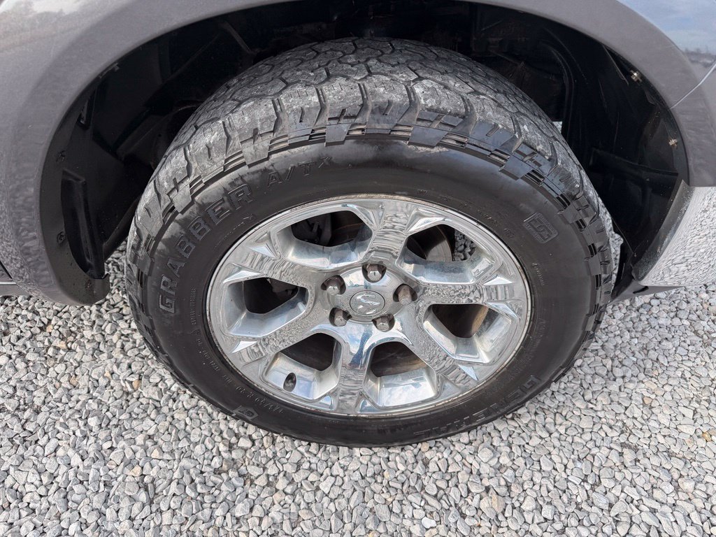Used 2016 RAM 1500 Laramie AWD/4WD image 32