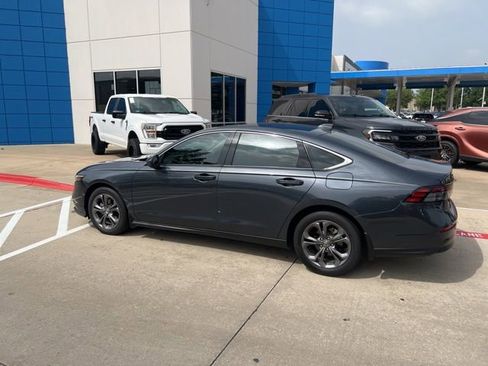 Used 2023 Honda Accord EX image 9