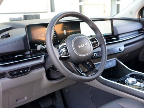 Used 2025 Kia Carnival SX FWD image 14