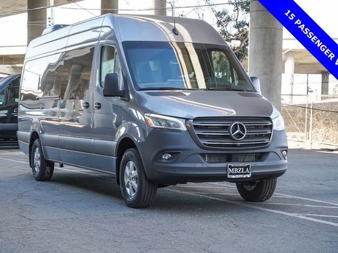 Used 2024 Mercedes-Benz Sprinter 2500 image 3