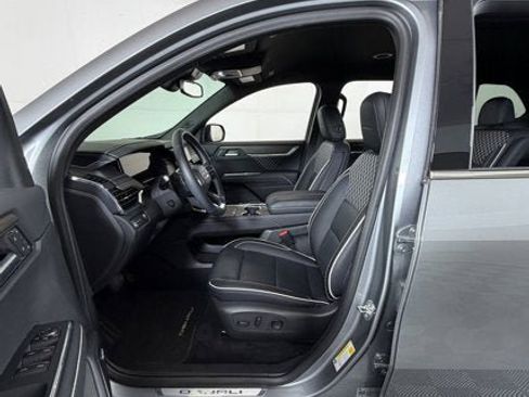 Certified 2025 GMC Acadia Denali FWD image 10