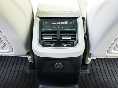 Certified 2024 Volvo XC90 T8 Plus w/ Protection Package Premier image 21