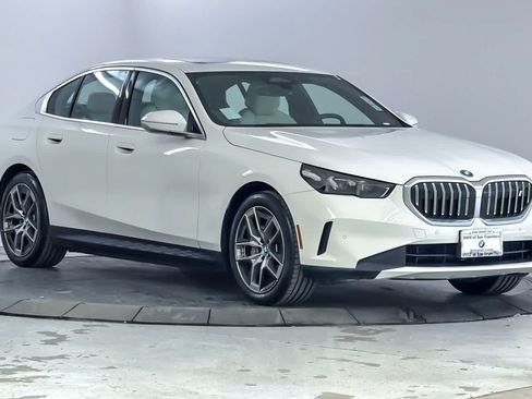 Used 2024 BMW i5 eDrive40i RWD image 9
