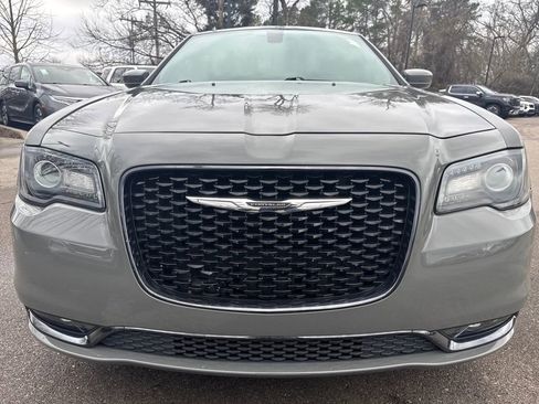 Used 2019 Chrysler 300 S image 35