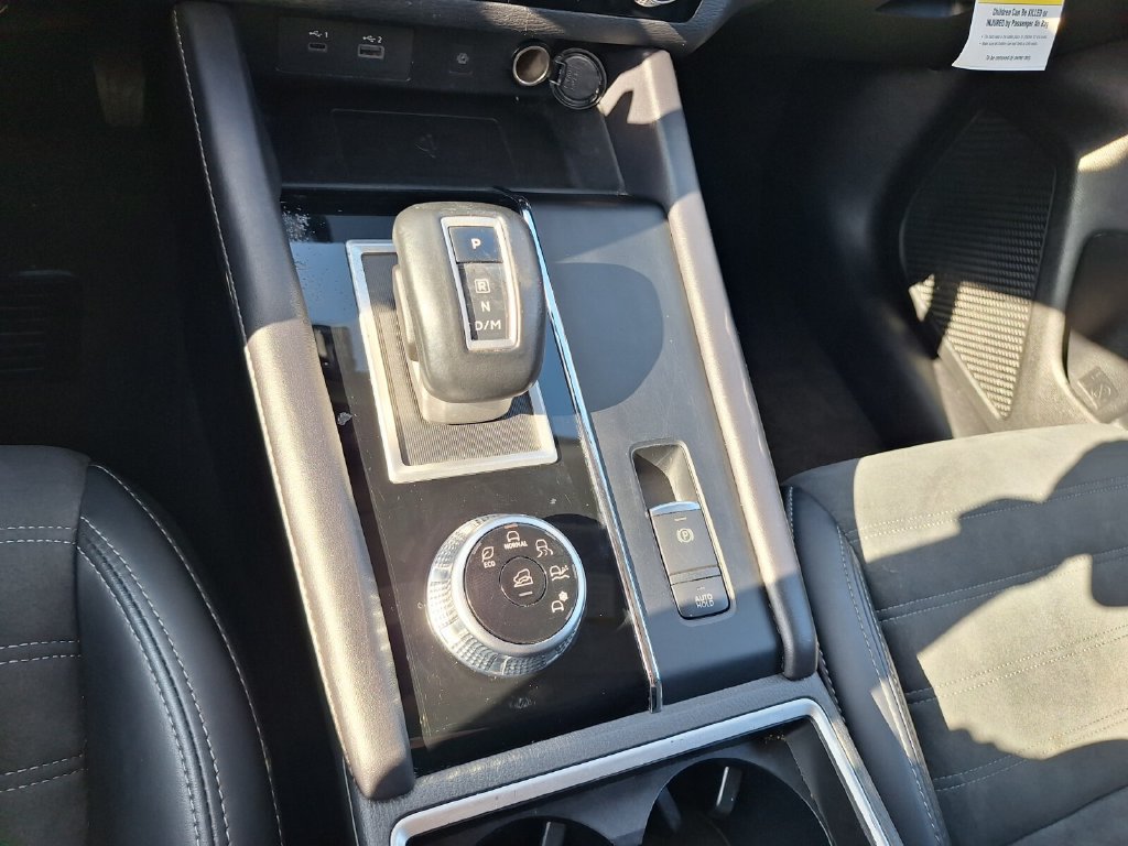 Used 2024 Mitsubishi Outlander FWD image 15