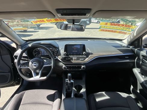 Used 2025 Nissan Altima 2.5 SV FWD image 18