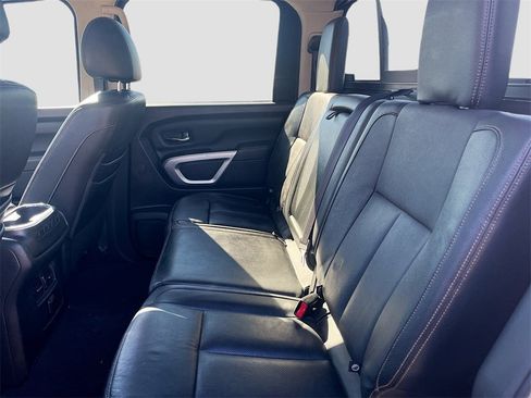 Used 2018 Nissan Titan SL image 23
