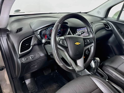 Used 2022 Chevrolet Trax LT w/ Driver Confidence Package AWD/4WD image 8