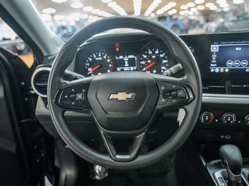 Used 2024 Chevrolet Trax LS w/ LS Convenience Package FWD image 31