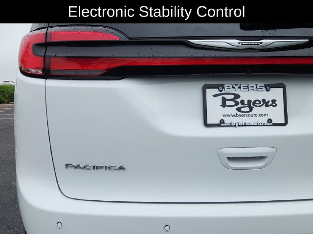Used 2025 Chrysler Pacifica Select FWD image 14