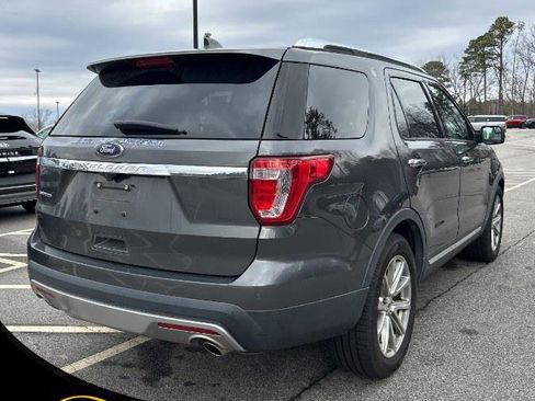 Used 2017 Ford Explorer Limited FWD image 3