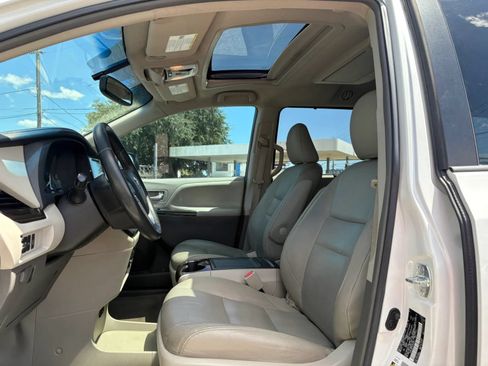 Used 2015 Toyota Sienna XLE Premium FWD image 16