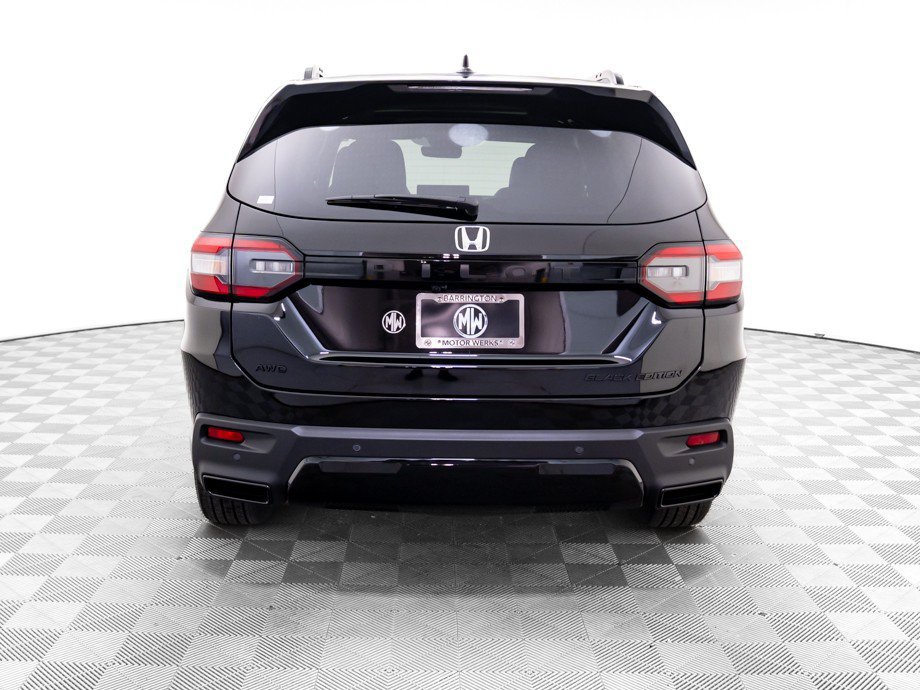 New 2026 Honda Pilot Black Edition image 4