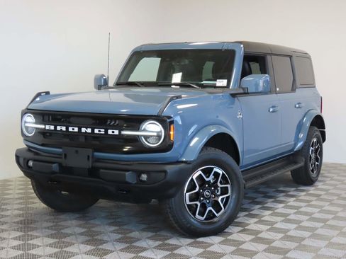 Used 2025 Ford Bronco Outer Banks image 1